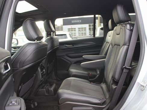 Used 2025 Jeep Grand Cherokee L Altitude image 22