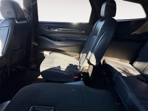 Used 2024 Buick Enclave Premium image 3