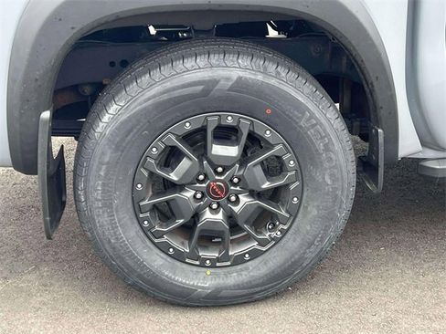 Used 2022 Nissan Frontier PRO-4X w/ Pro-4X Premium Package image 10