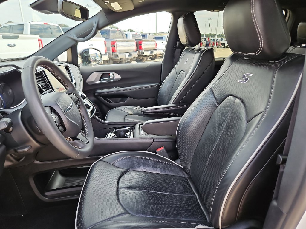 Used 2025 Chrysler Pacifica Limited FWD image 9