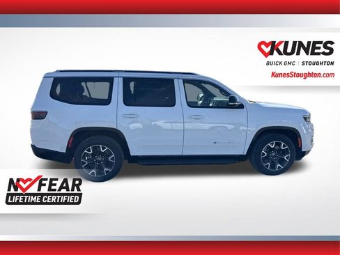 Used 2024 Jeep Wagoneer Series III AWD/4WD image 11