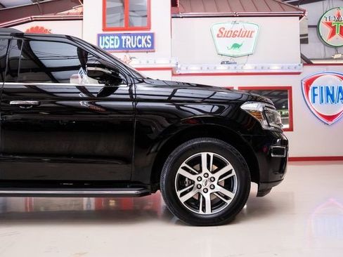 Used 2022 Ford Expedition Max Limited image 8