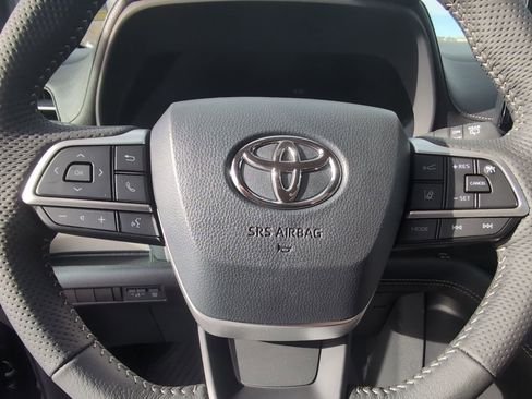 Used 2026 Toyota Sienna Limited image 12