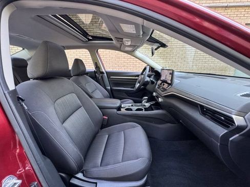 Used 2023 Nissan Altima 2.5 SV w/ SV Premium Package FWD image 9
