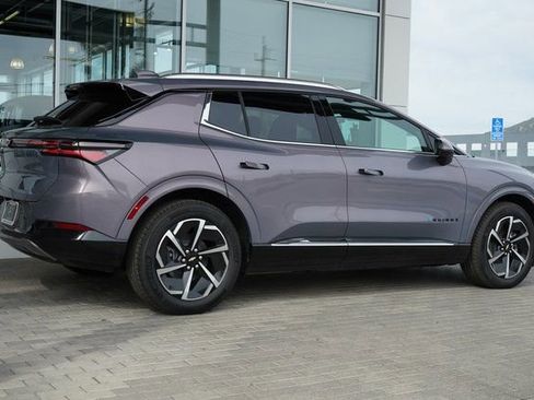 New 2025 Chevrolet Equinox EV LT image 9