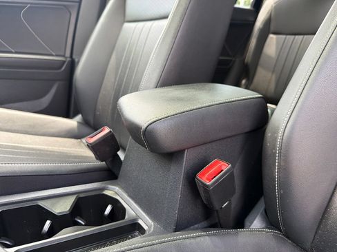 Used 2023 Volkswagen Tiguan SE w/ Panoramic Sunroof Package FWD image 27