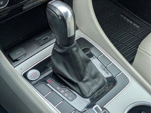 Used 2021 Volkswagen Passat 2.0T SE w/ Luggage Net & Mats Package image 11