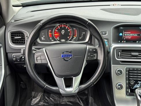 Used 2017 Volvo S60 T5 Inscription w/ Convenience Package image 18