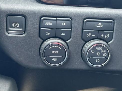 Used 2025 Chevrolet Silverado 1500 LT Trail Boss w/ Convenience Package II image 17