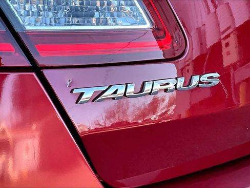 Used 2017 Ford Taurus SHO image 9