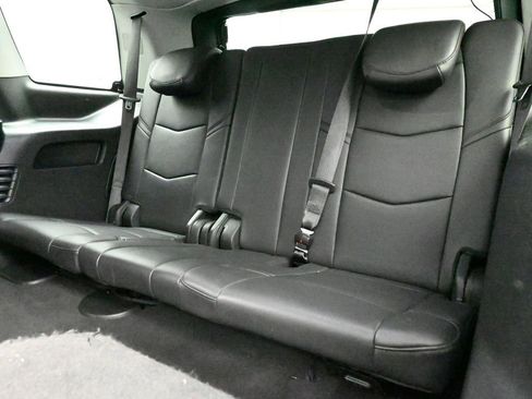 Used 2019 Cadillac Escalade Luxury image 16