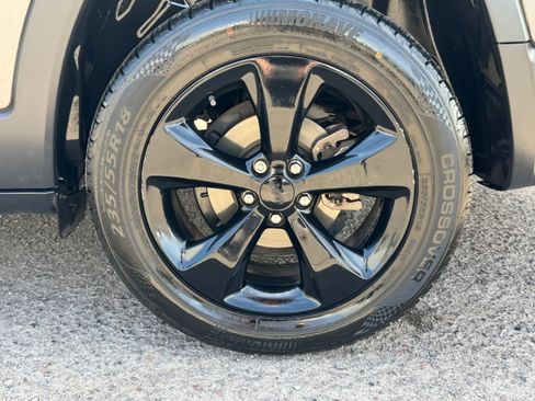 Used 2020 Jeep Cherokee Latitude Plus FWD image 28