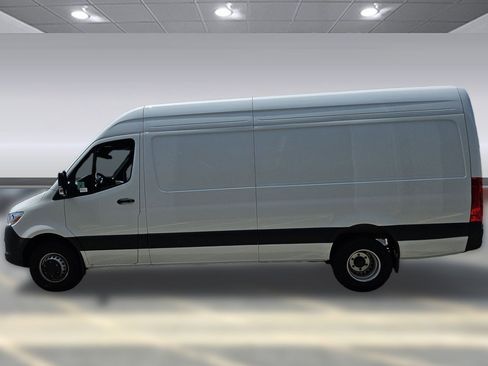 New 2024 Mercedes-Benz Sprinter 4500 image 3