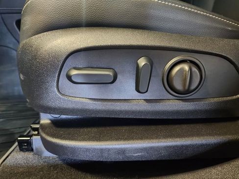 Used 2023 GMC Acadia SLT w/ Technology Package FWD image 14