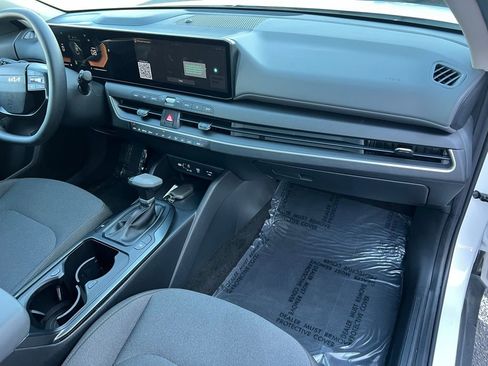 Used 2025 Kia K4 LXS image 31