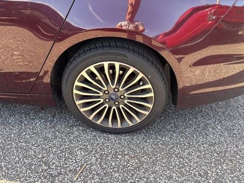 Used 2017 Ford Fusion SE w/ Fusion SE Technology Package image 8