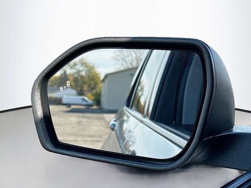 Used 2022 Ford Explorer XLT image 26