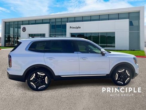 Used 2024 Kia Telluride EX w/ EX Captain's Chair Package FWD image 5