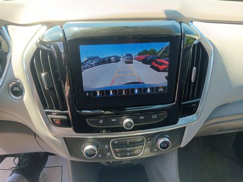 Used 2020 Chevrolet Traverse LT w/ LT Premium Package FWD image 13