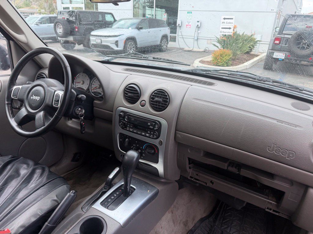 Used 2002 Jeep Liberty Limited AWD/4WD image 17