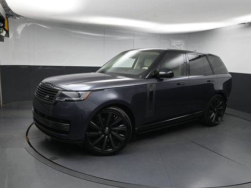 Used 2024 Land Rover Range Rover SV image 1