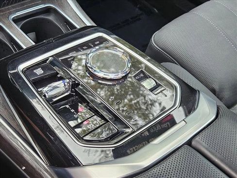 Used 2025 BMW 740i xDrive 740i xDrive image 12