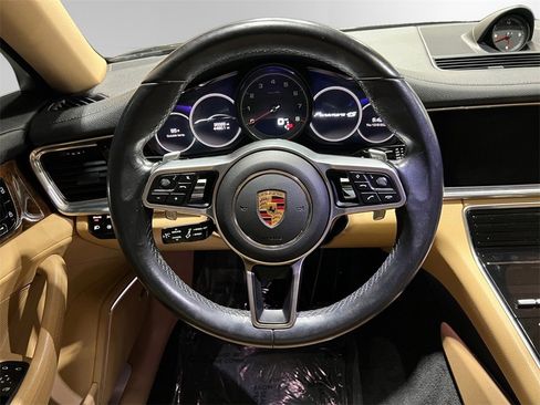 Used 2020 Porsche Panamera 4S image 27