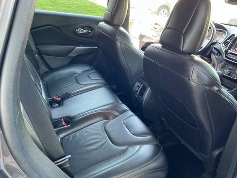 Used 2019 Jeep Cherokee Limited w/ Technology Group AWD/4WD image 18