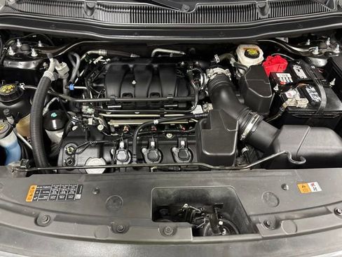 Used 2018 Ford Explorer XLT w/ Equipment Group 202A FWD image 38