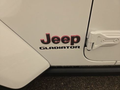 Used 2022 Jeep Gladiator Rubicon w/ LED Lighting Group AWD/4WD image 41
