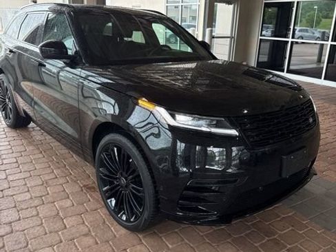 Used 2025 Land Rover Range Rover Velar Dynamic SE image 3