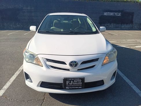 Used 2012 Toyota Corolla LE FWD image 2