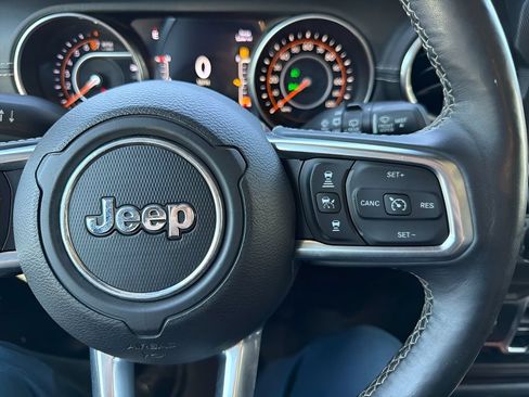 Used 2019 Jeep Wrangler Unlimited Sahara w/ Dual Top Group AWD/4WD image 13