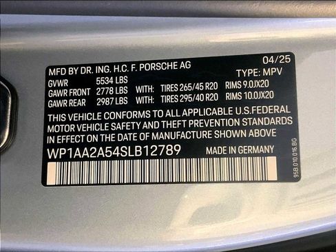 Certified 2025 Porsche Macan image 36