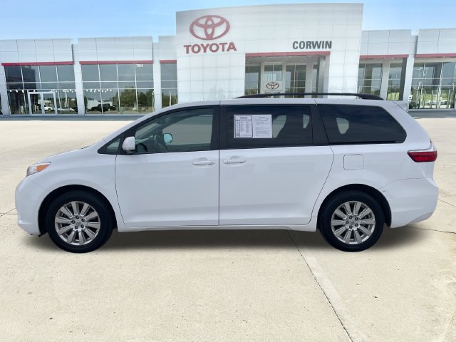 Used 2017 Toyota Sienna LE AWD/4WD image 2