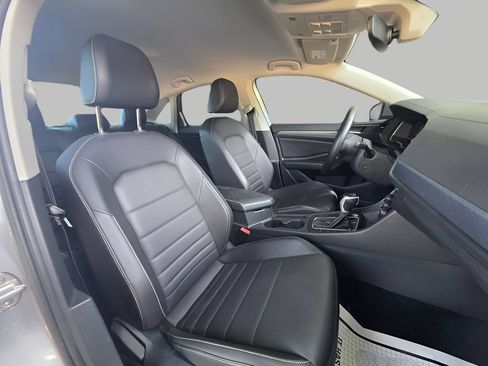 Used 2024 Volkswagen Jetta SE FWD image 8