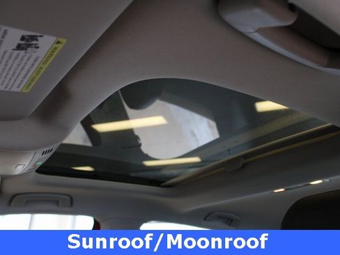 Used 2025 Volkswagen Jetta SE w/ Sunroof Package image 5