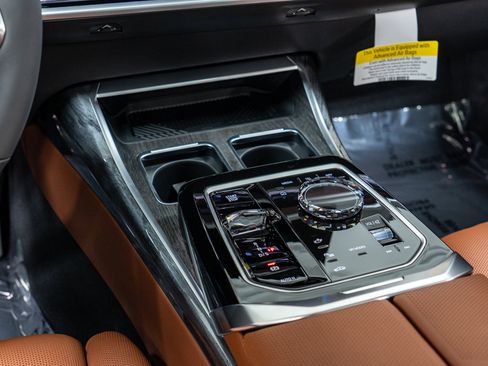 Used 2025 BMW 760i xDrive w/ Executive Package image 22