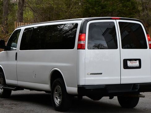 Used 2022 Chevrolet Express 3500 LS image 7