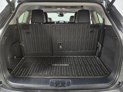 Used 2023 Toyota Highlander XLE image 29