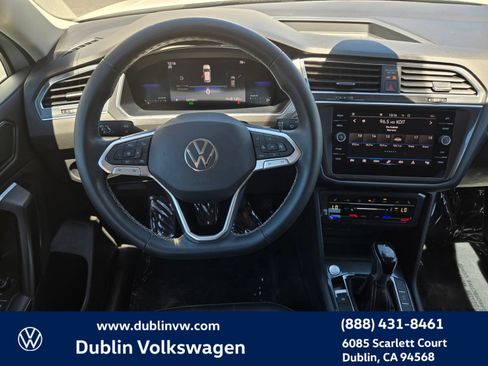 Used 2023 Volkswagen Tiguan SE FWD image 13