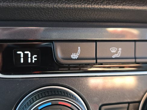 Used 2020 Volkswagen Tiguan SE w/ Panoramic Sunroof Package image 10