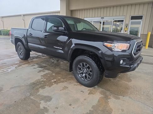 Used 2023 Toyota Tacoma SR5 w/ SR5 Appearance Package RWD image 11