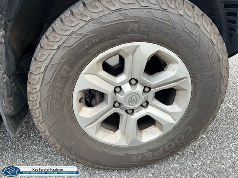 Used 2018 Toyota 4Runner SR5 Premium image 17