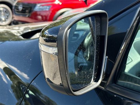 Used 2020 Nissan Pathfinder S image 19