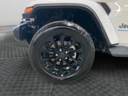 Used 2025 Jeep Wrangler Unlimited Sahara image 14