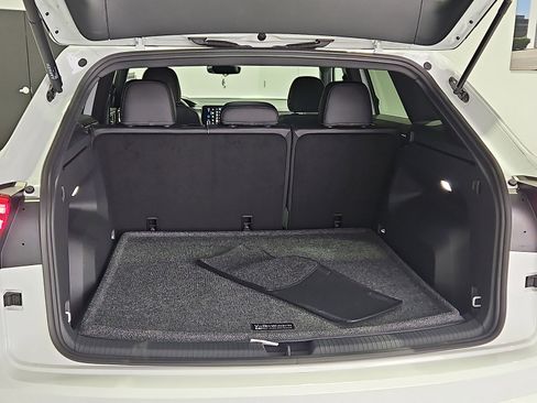 New 2026 Volkswagen Atlas Cross Sport SE image 7