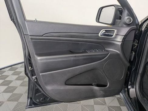 Used 2019 Jeep Grand Cherokee Laredo RWD image 10