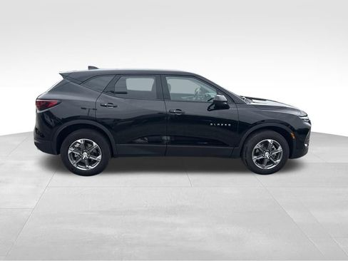 Used 2025 Chevrolet Blazer LT AWD/4WD image 8