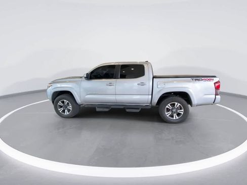 Certified 2019 Toyota Tacoma TRD Sport AWD/4WD image 5